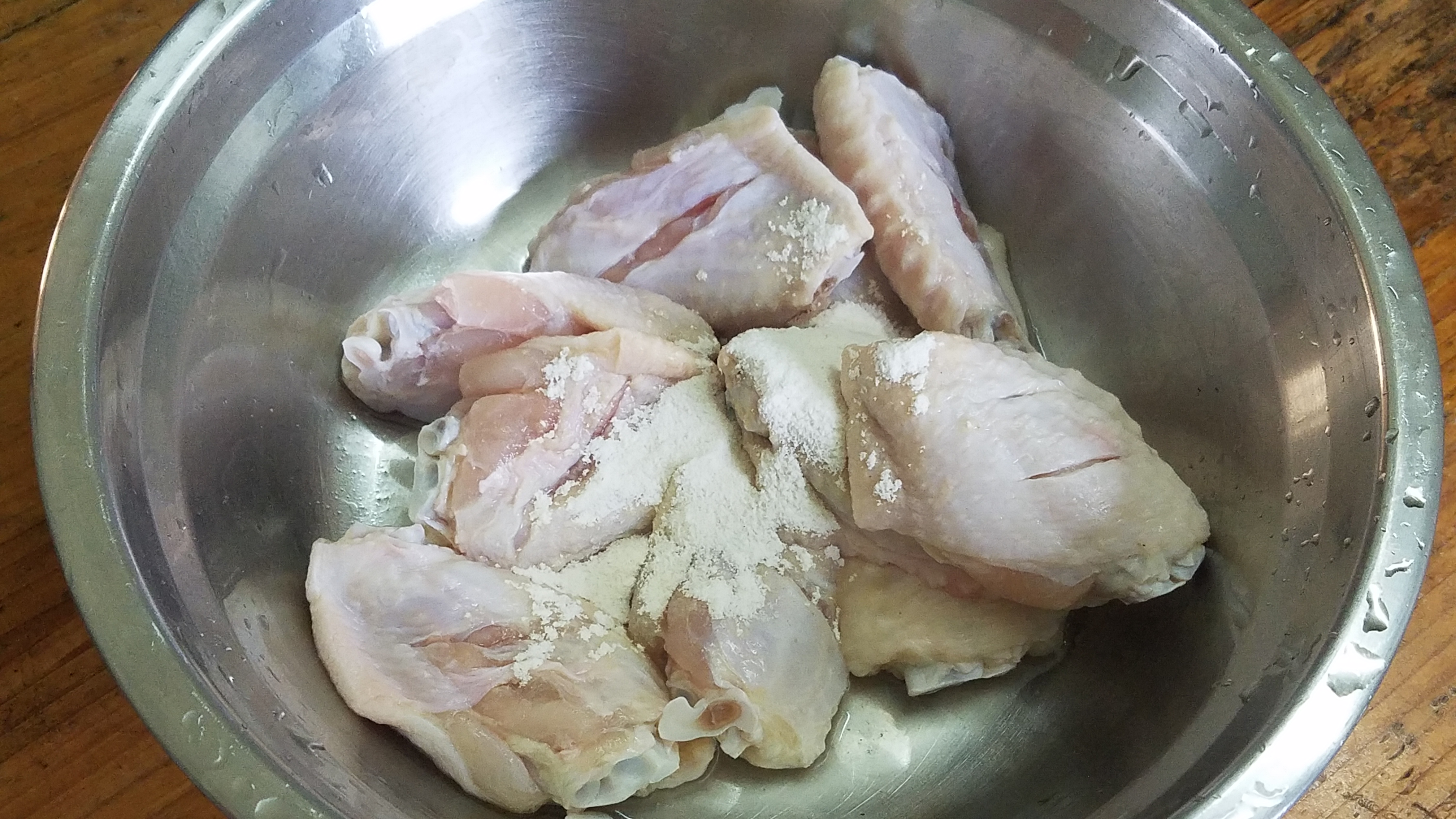 这道盐焗鸡翅要常给家人做、营养好吃不上火、做法跟材料很简单