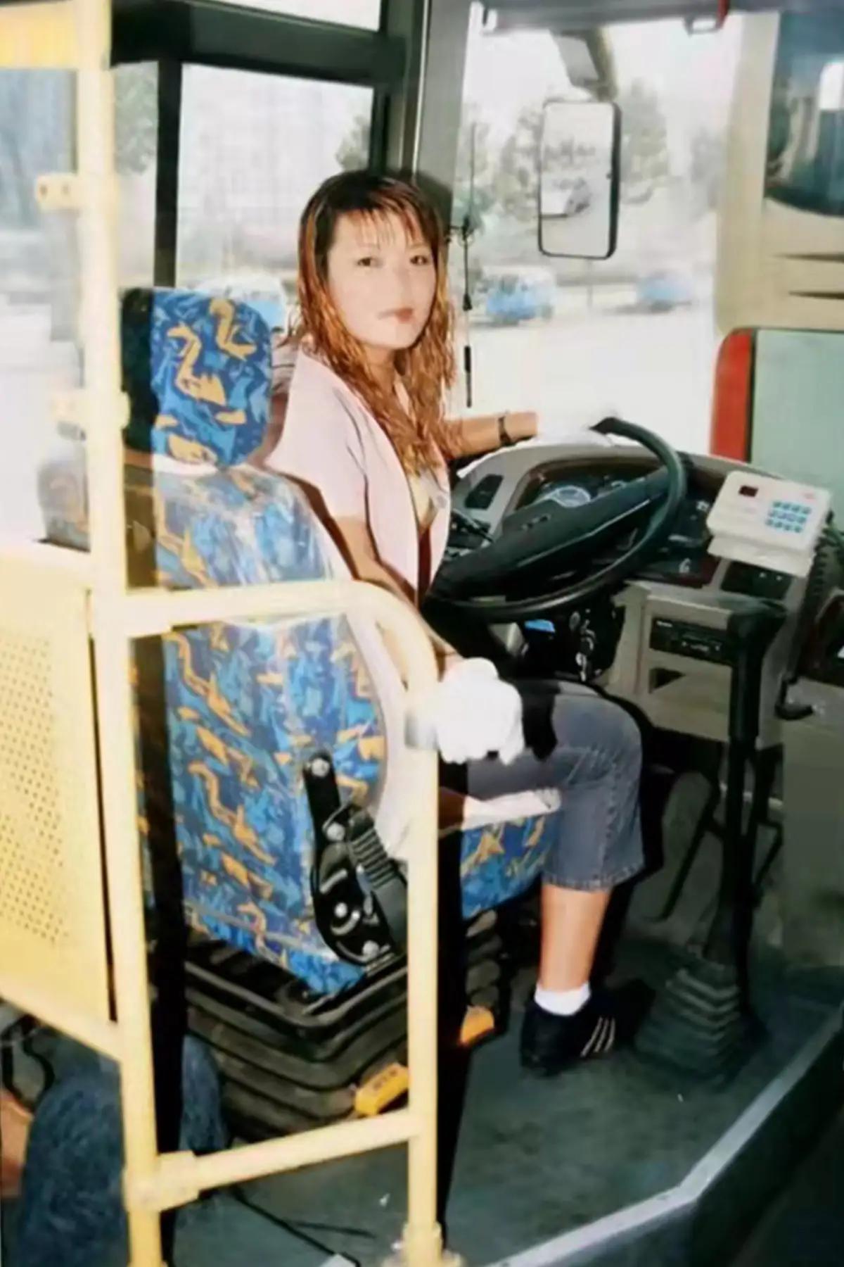 41岁东北女子离婚后替前夫还债,40岁的女人离婚负债20万