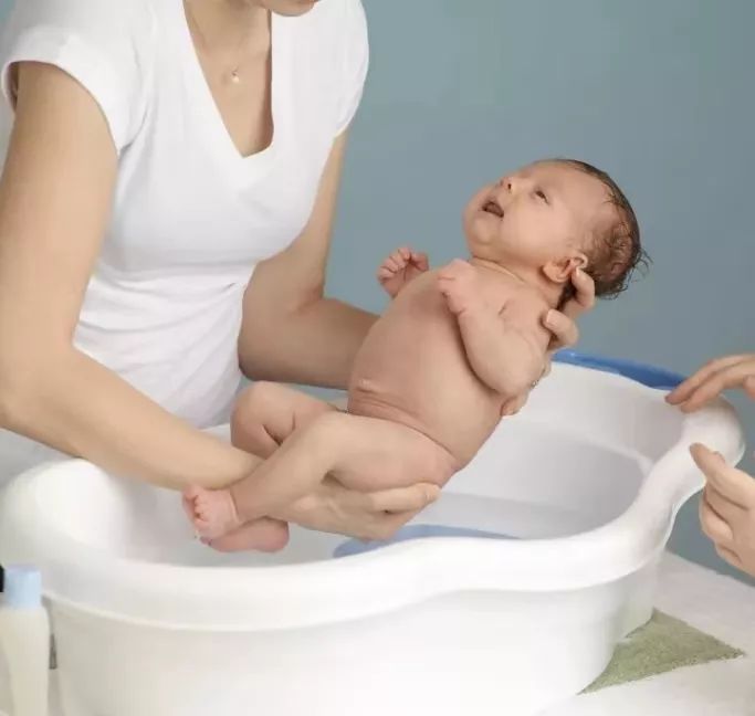 怎么给宝宝洗澡才不会哭闹,宝宝洗澡很爱哭闹怎么办