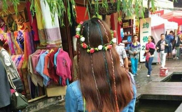 彩辫的寓意,云南彩辫真的是寡妇辫吗