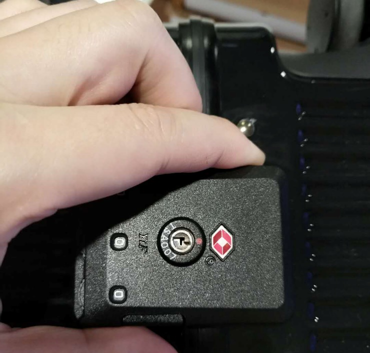 登机箱买全铝的好吗,登机箱买拉链的好还是铝框的好