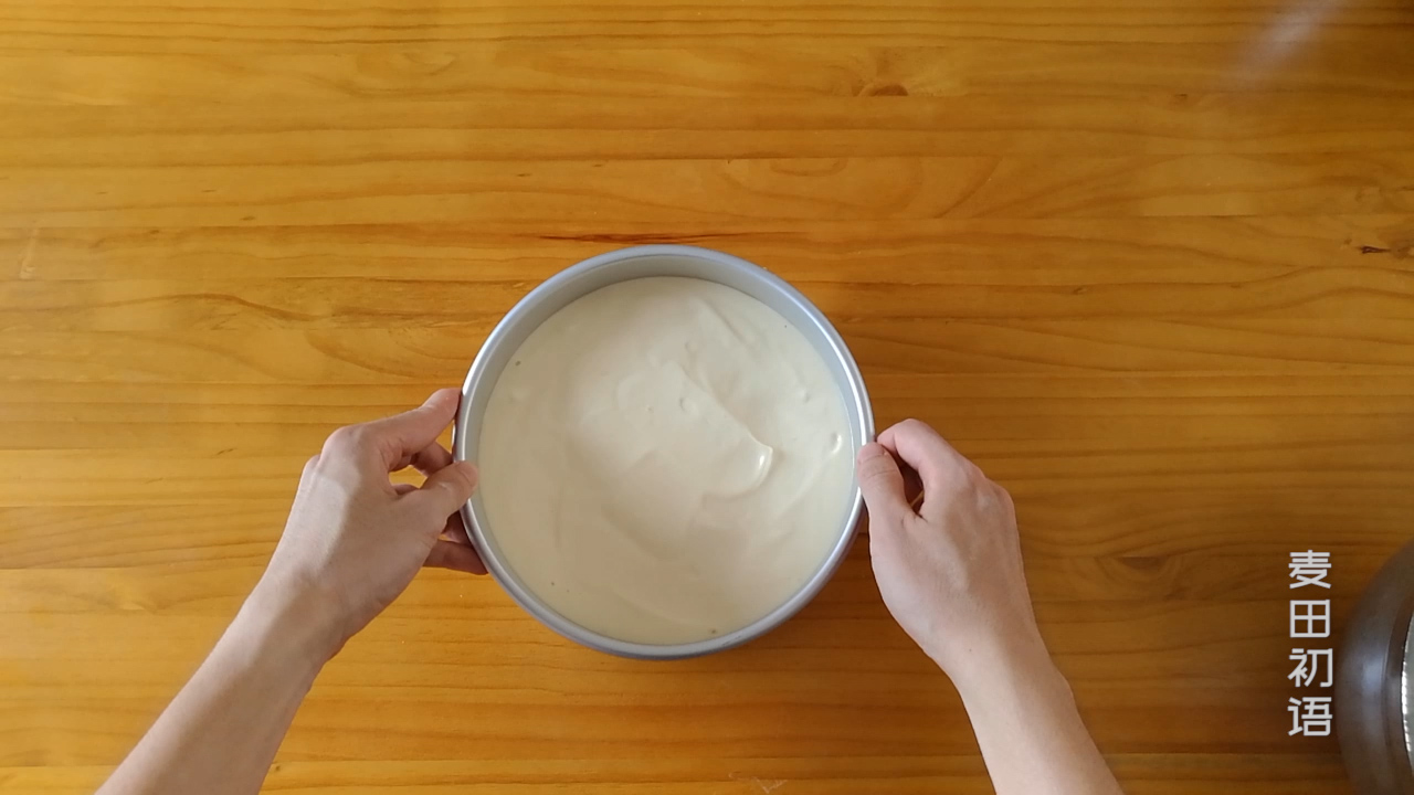 戚风蛋糕要怎么做才不会塌陷,做的戚风蛋糕底部总是凹进去