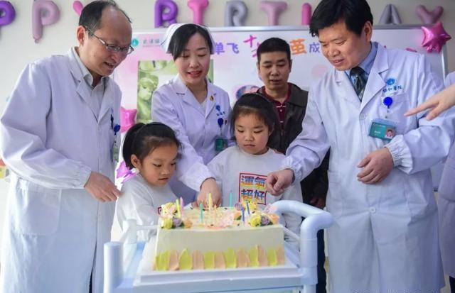 国内首例连体双胞胎,坐骨连体双胞胎女孩现状