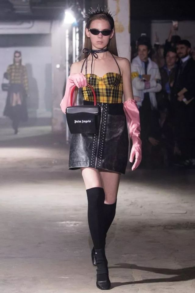 supreme联名日系闪电潮牌,潮牌supreme哪些是真的