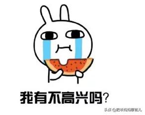 老师提水桶帮学生擦脸,学校老师拎水桶卸妆