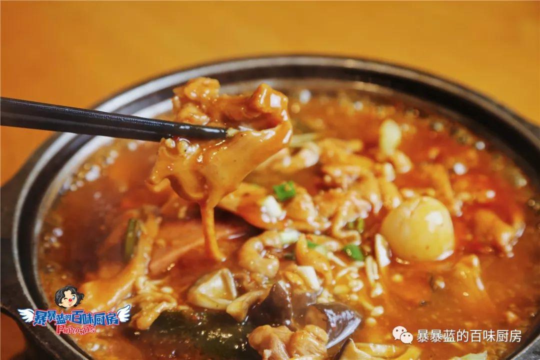 一到饭点店里就坐满了人,一到饭点全是食客