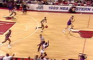 空中飞人不是浪得虚名的，乔丹不可思议的进球，你看过哪个？