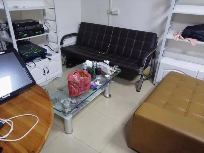 “港货店”女老板竟是“*粟罂**花”！查！