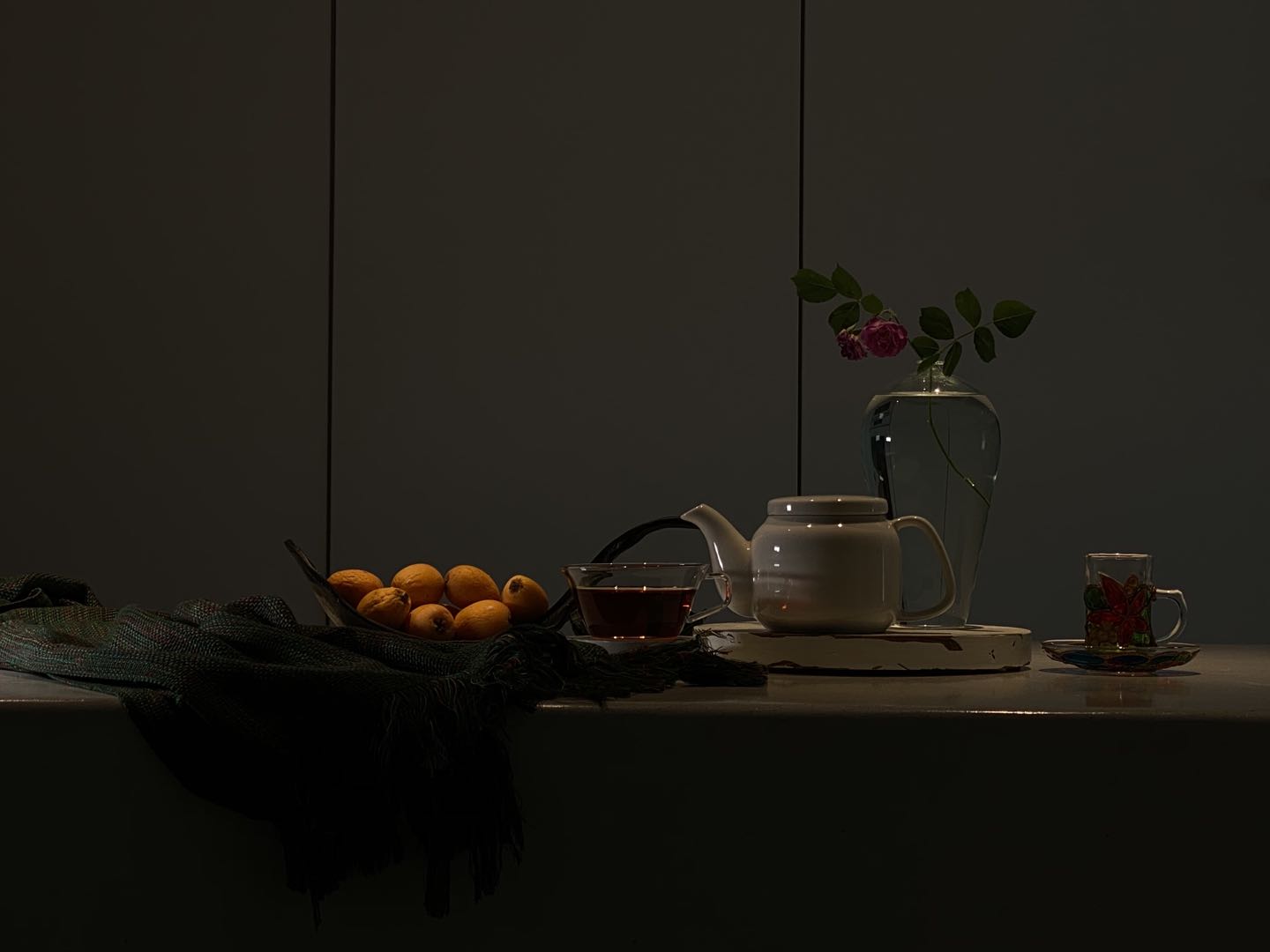 这对夫妇的家，用上海老洋房的地板铺浴缸，用石英砂做“茅厕”