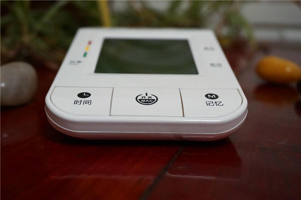 爱尔泰血氧饱和度仪,aicare电子臂式血压计