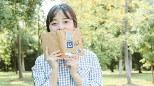 女大学生月入8万,揭秘22岁女大学生月入5万