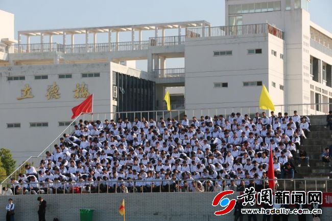 黄冈市中学生校园足球联赛赛况,2019黄冈市第五届中学生足球赛