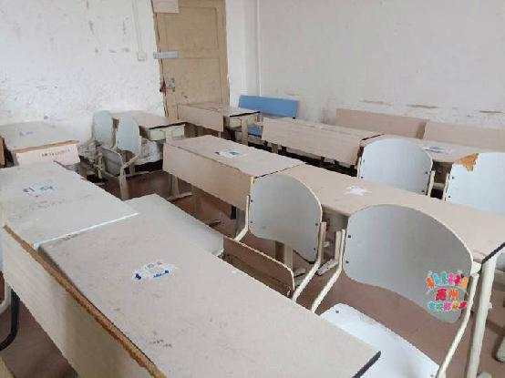 贵州某高校课桌不文明,学校不文明行为宣传标语