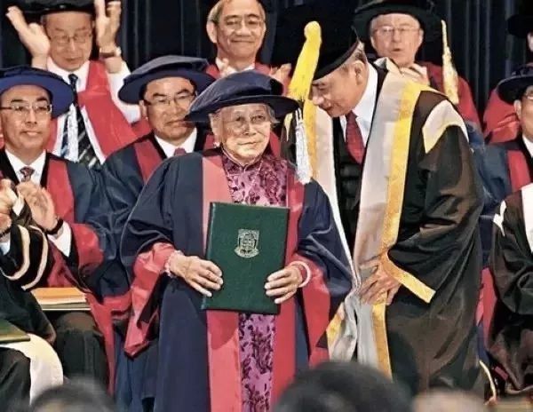 外卖小哥逆行失声痛哭,外卖小哥送外卖泪目