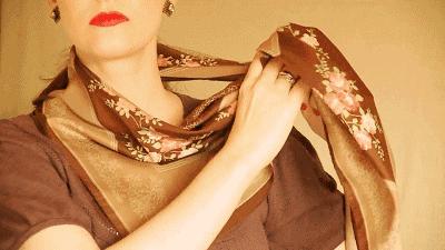 春天方丝巾怎么系好看,丝巾这样系简单时尚又清爽