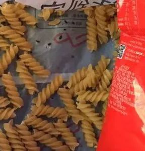 大润发超市买的肉臭了如何赔付,大润发买的意面有黑点