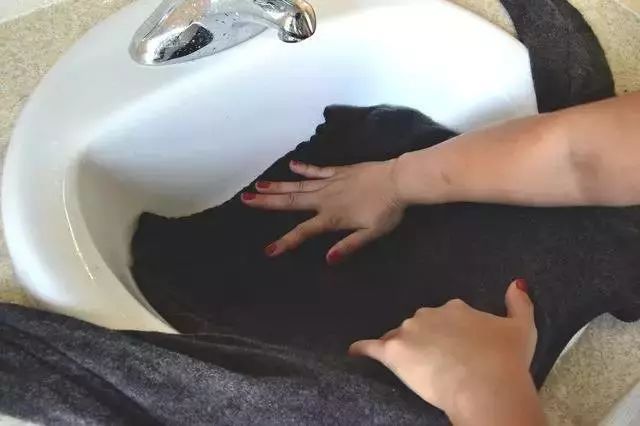 羊毛衣用洗衣机哪个功能洗,羊毛打底衣洗了掉毛怎么办