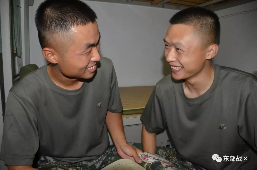 新兵连相聚完整版,新兵连25年相聚完整版