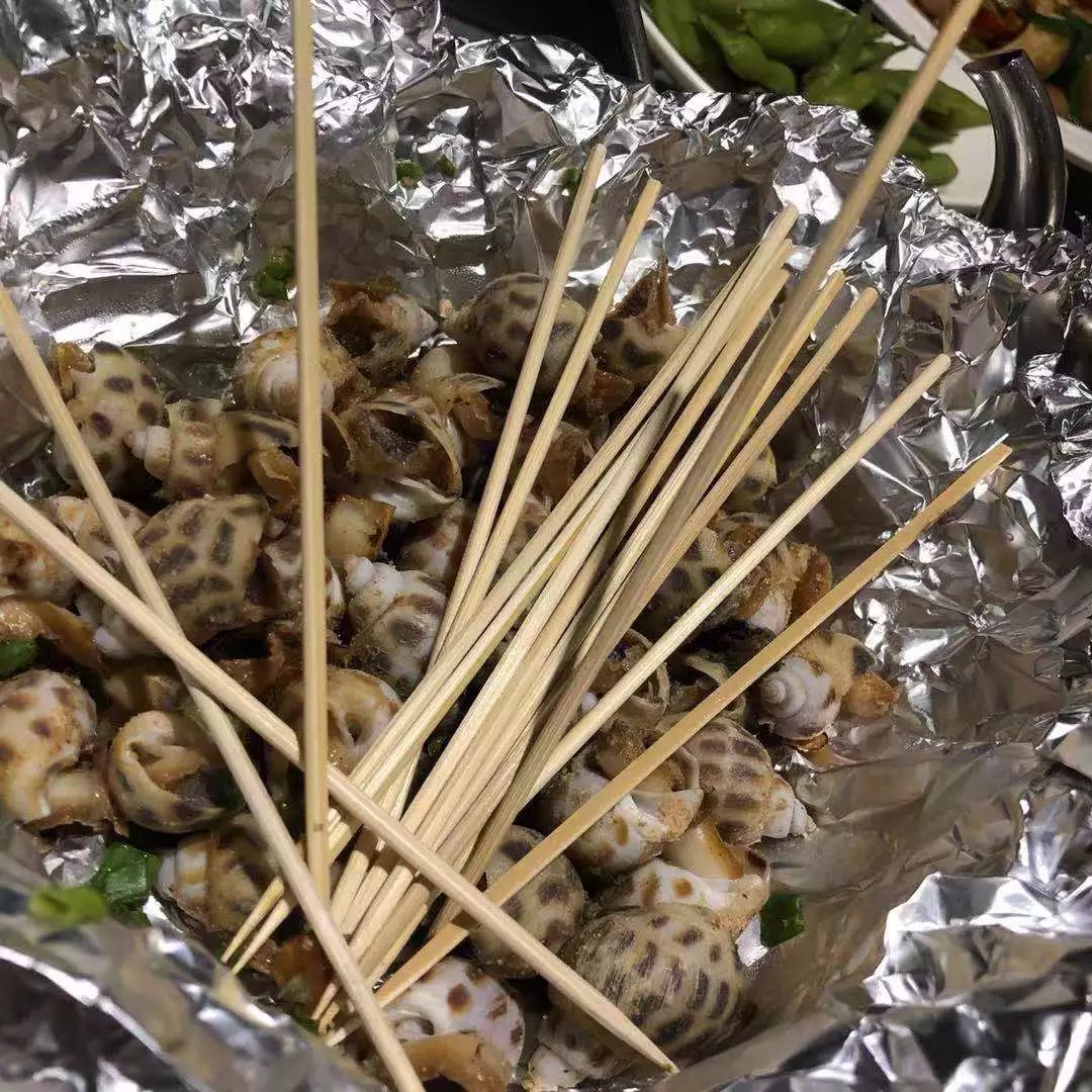 在广州的破旧小区里,一只爱马仕birkin只要5000元