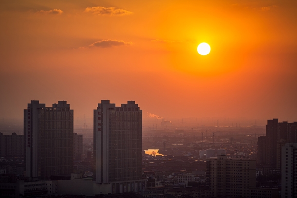 江苏常熟电商直播助力服装产业,服装直播产业带