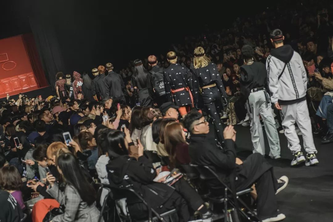 2022秋冬首尔时装周型男街拍,2019首尔时装周