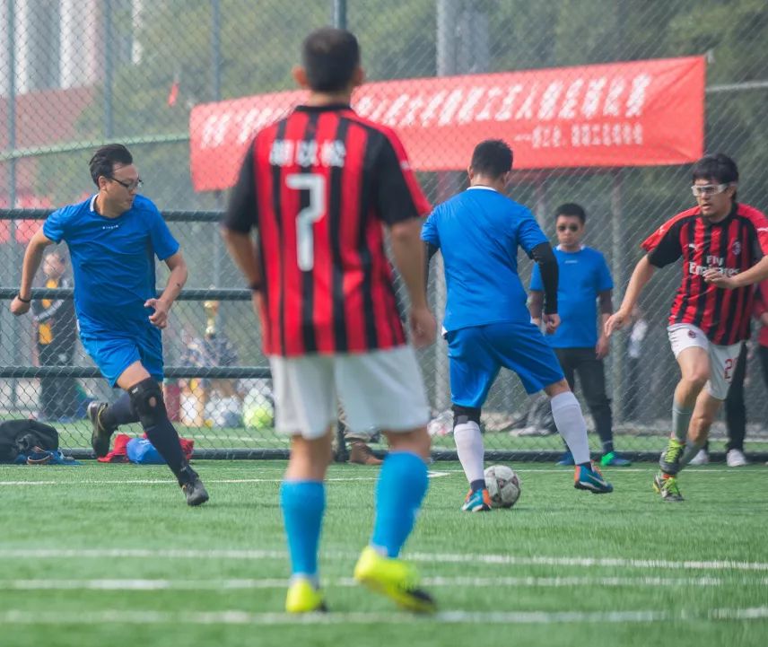 绿茵场上的RUC后勤人｜你们顽强拼搏的姿态，最帅！