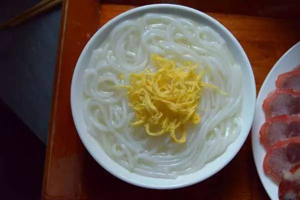 大理八大碗鱼做法,大理剑川八大碗店