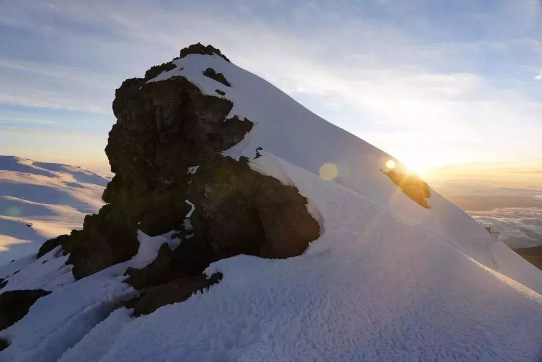 登顶乞力马扎罗要多久 (登顶乞力马扎罗需要花费多少)