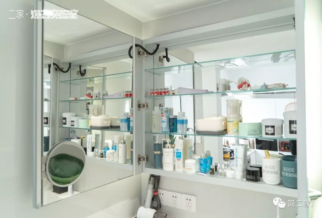 我们只在卫生间换了一头门，神奇的事情……发生了