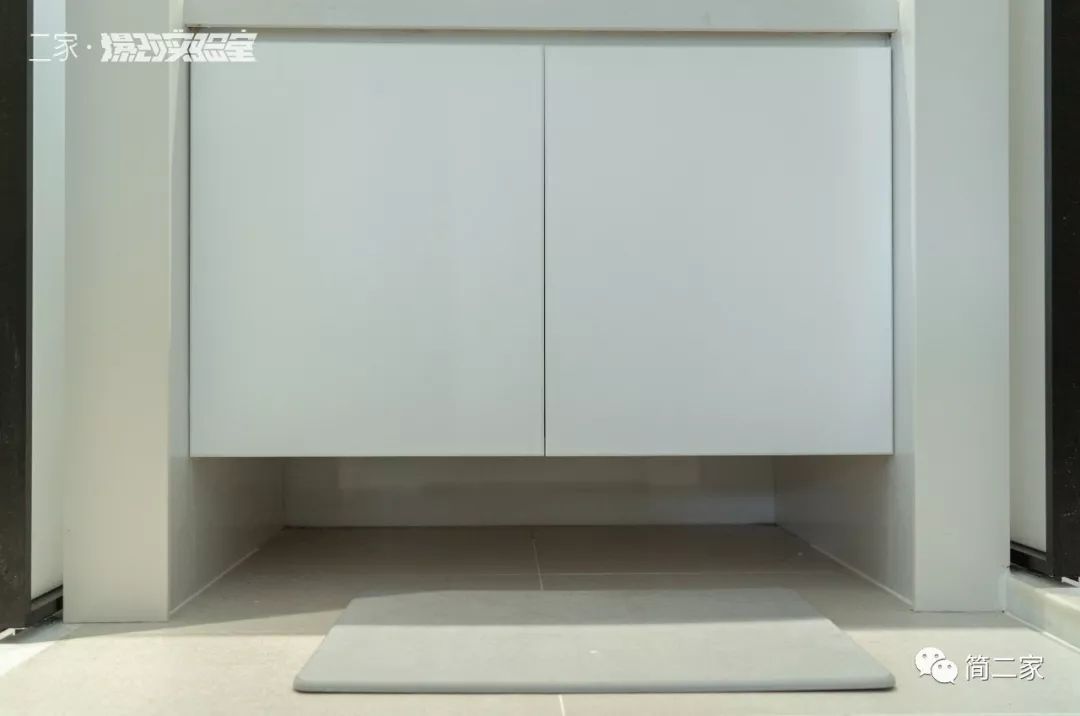 我们只在卫生间换了一头门，神奇的事情……发生了