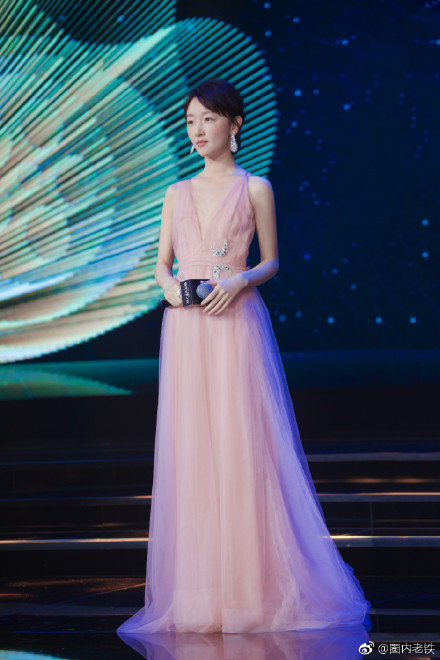 周冬雨冷酷造型,周冬雨大胆造型引争议