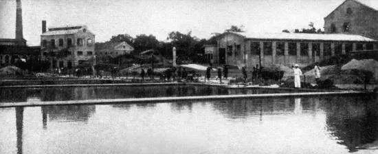 住在西村的人，根本不用煮饭……