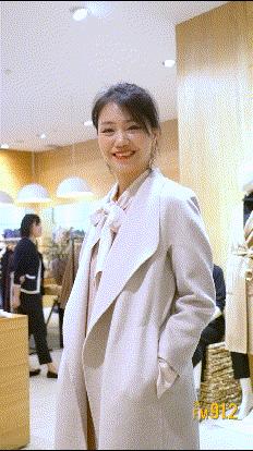 精致的女人走到哪都是靓丽的,女人只有逛街才是最开心的事