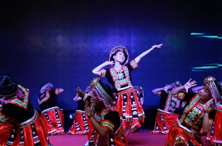 这一夜场集市有亮点，看剧学法两不误！