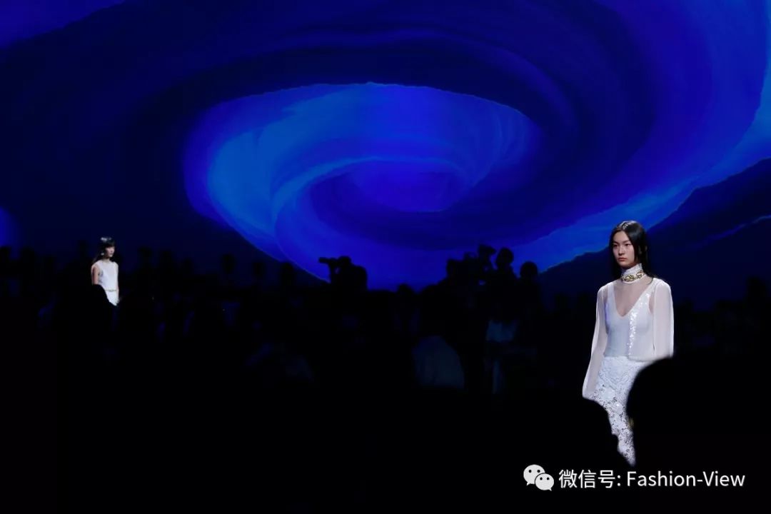 耳畔余音绕是什么意思,恩派雅羊绒衫女