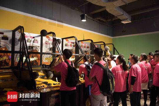 足球青训邹侑根,踢足球投篮球