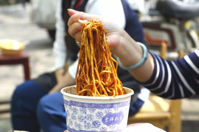 这碗面火了30年,这碗面居然上热搜了