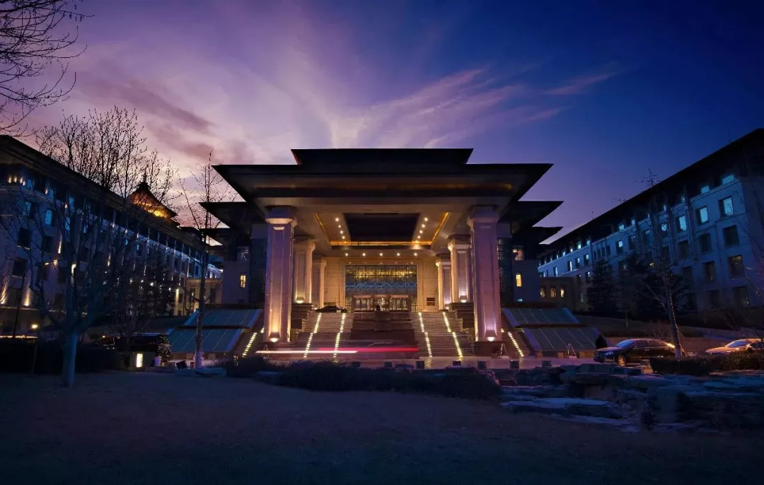 捧腹相声｜贾旭明带队“红壶相声社”空降新绎七修酒店！您瞧瞧？