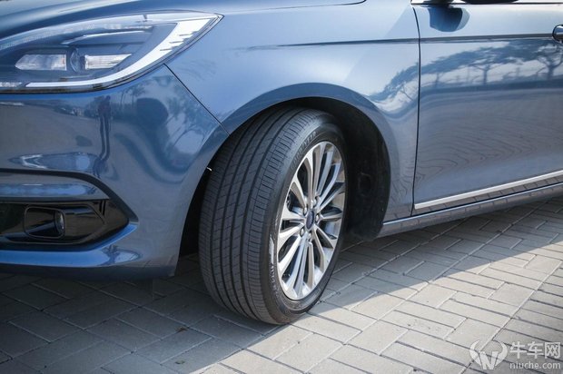 试驾全新福特福睿斯,福睿斯性价比