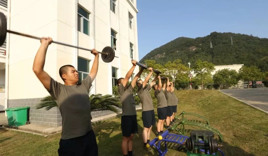 入伍仨月减肥70斤,入伍45天瘦30斤