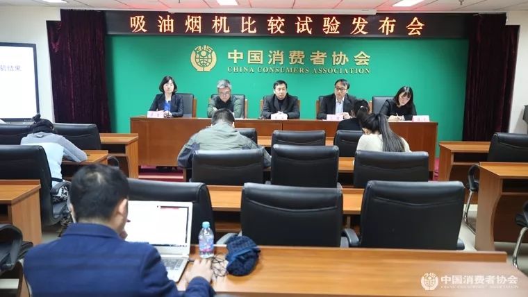 没有烟机灶具的干净厨房,不需要烟机灶具的厨房