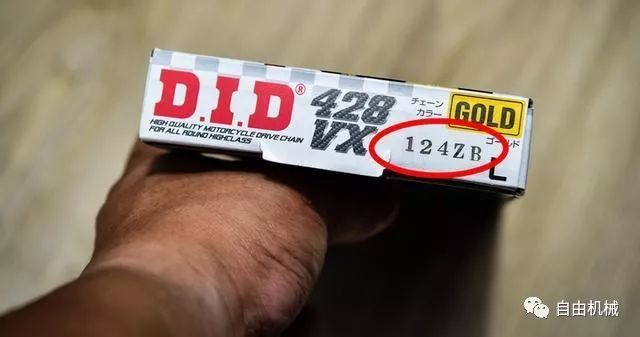 如何看摩托车的链条,摩托车链条什么样才是正常的