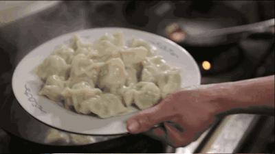 冬至好想吃一碗妈妈包的饺子,冬至到了最想念的是妈妈包的饺子