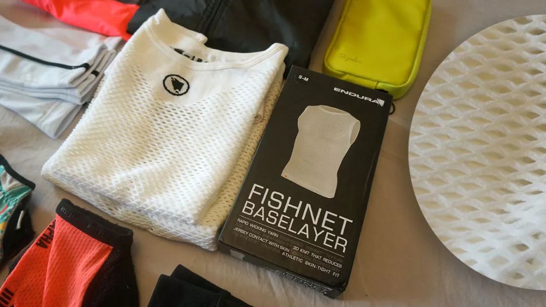 除了不可描述,夫妻出门比赛都带些啥?