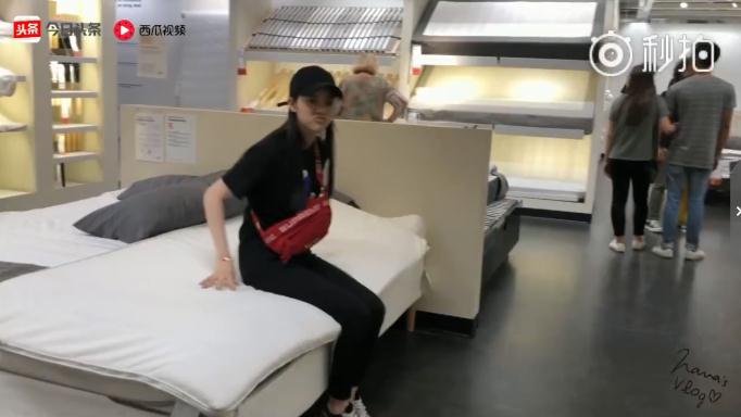 向往的生活第四季欧阳娜娜挖藕,向往的生活欧阳娜娜和张子枫化妆