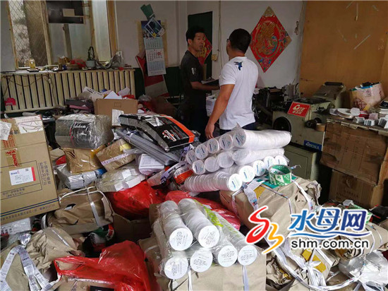 街头假包包,小作坊仿制名牌包