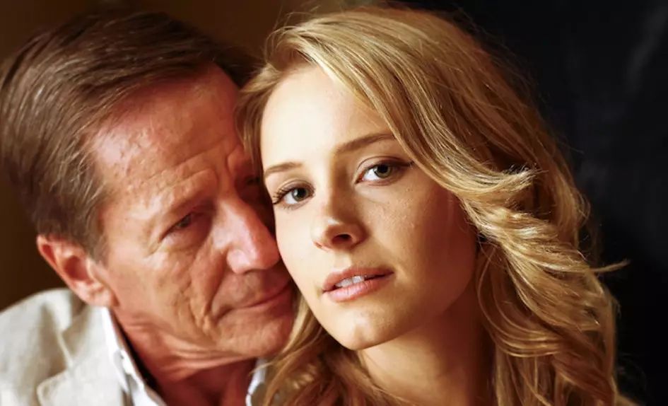 呵呵！温哥华中国留学生自述被三个“干爹”*养包**：“我们只是在恋爱而已”