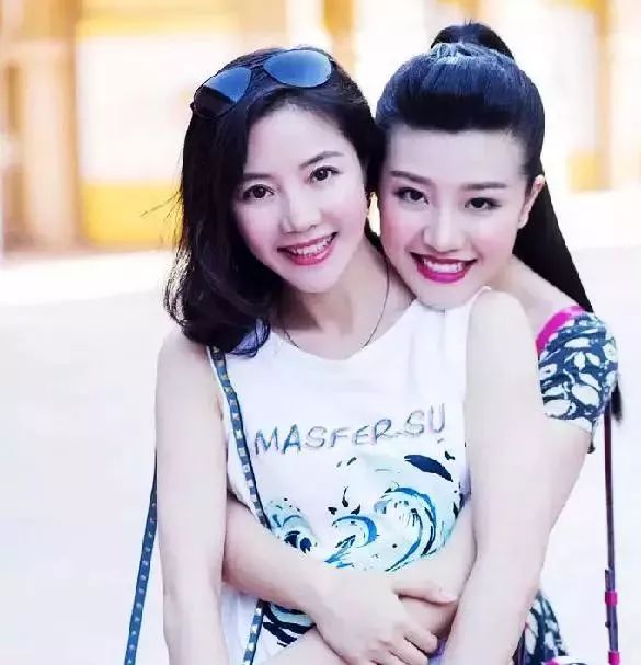 看看这群学霸妈50岁像20，宇宙无敌护肤秘诀来了…………