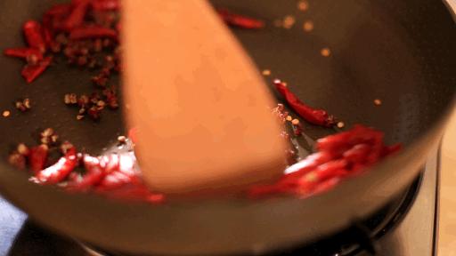 母乳妈妈不能吃的食物最全,母乳宝宝过敏性肠炎母亲忌口食物