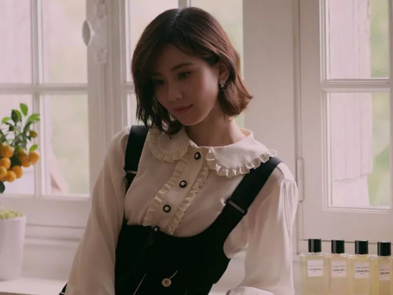 今冬流行发色短发黑茶色,今冬17-18岁流行发色